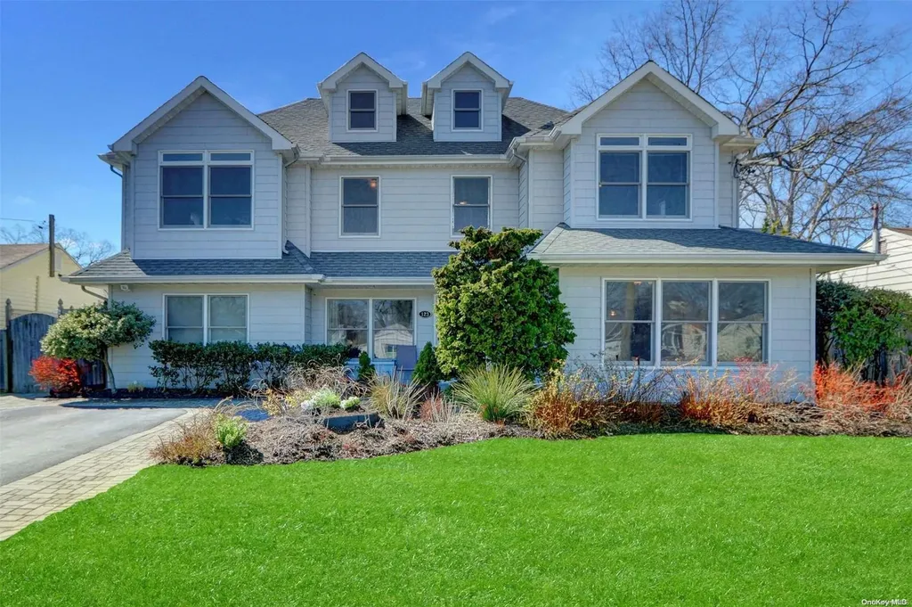 123 Doris Place Massapequa NY 11758