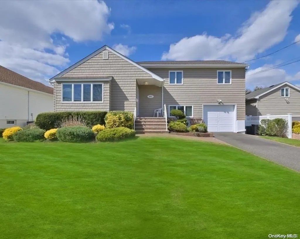 2071 Beverly Way Merrick NY 11566