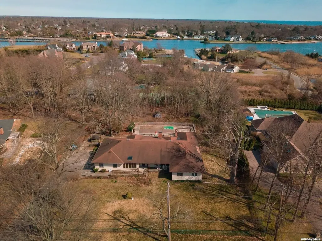 75 S Saxon Avenue Bay Shore NY 11706