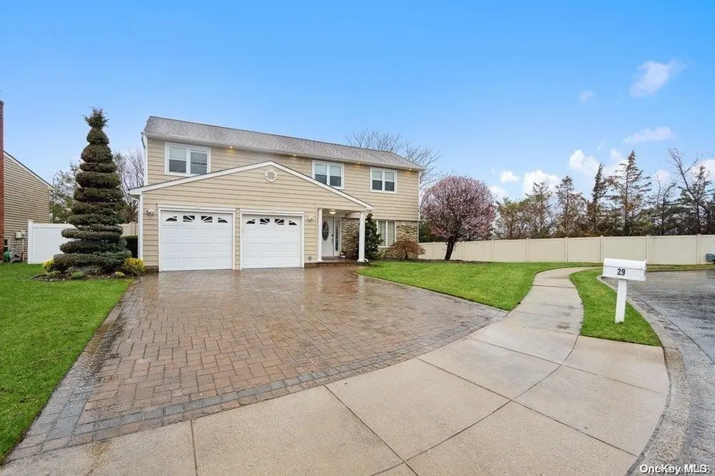 29 Ruth Place Plainview NY 11803