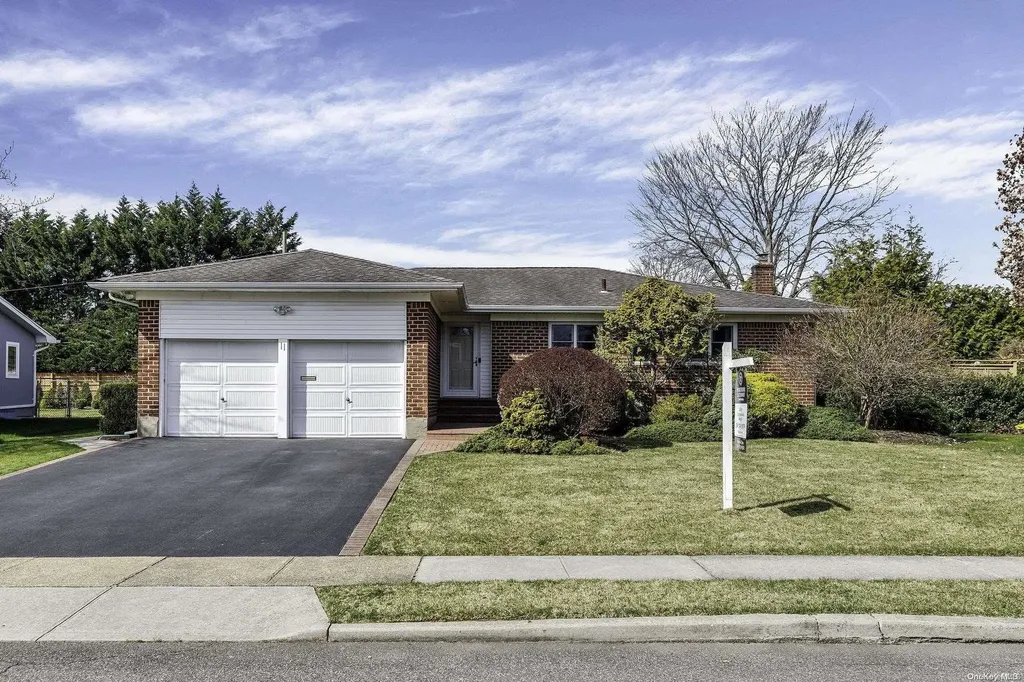 11 Montgomery Place Jericho NY 11753