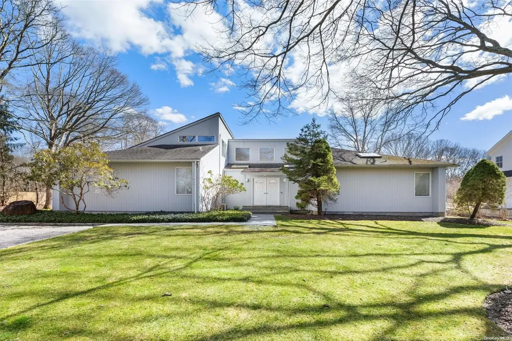 22 White Oak Lane Southampton NY 11968
