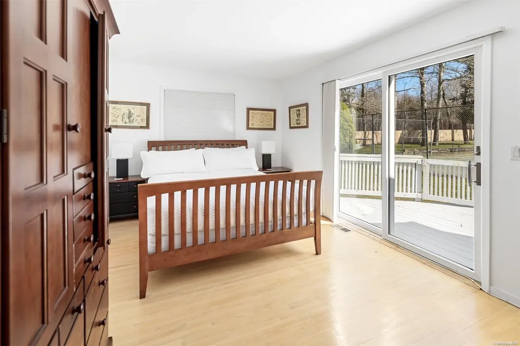 22 White Oak Lane Southampton NY 11968
