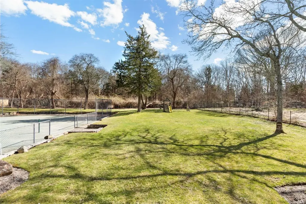 22 White Oak Lane Southampton NY 11968