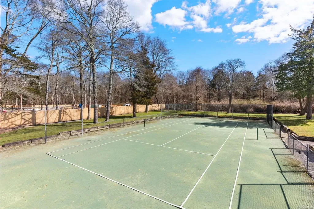 22 White Oak Lane Southampton NY 11968