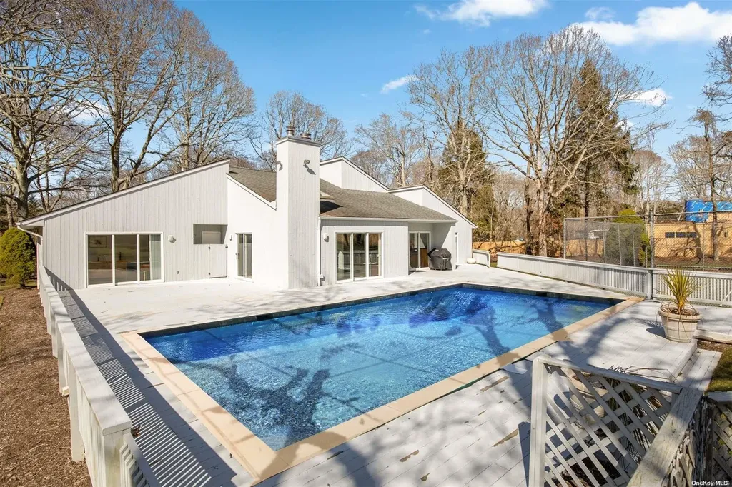 22 White Oak Lane Southampton NY 11968