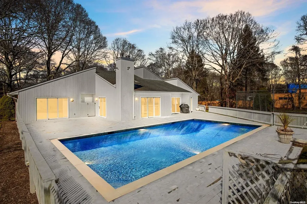 22 White Oak Lane Southampton NY 11968