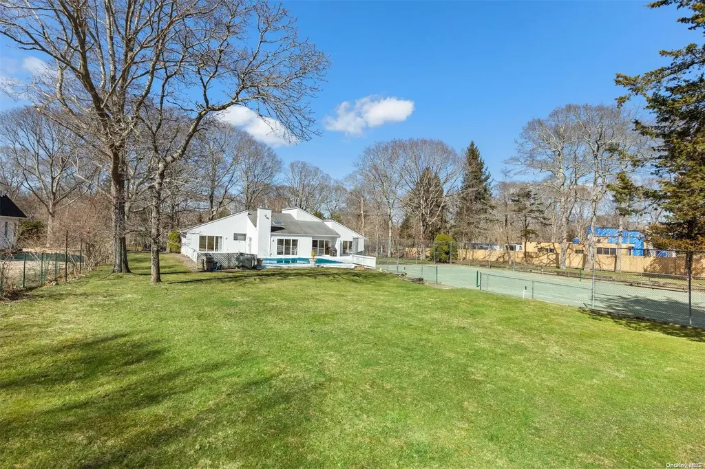 22 White Oak Lane Southampton NY 11968