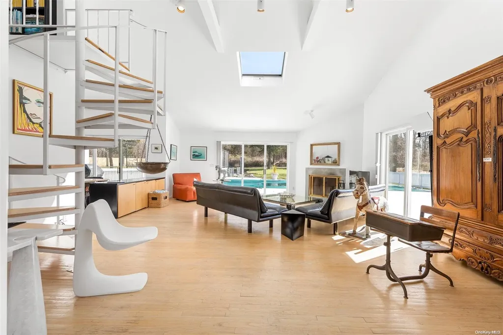 22 White Oak Lane Southampton NY 11968