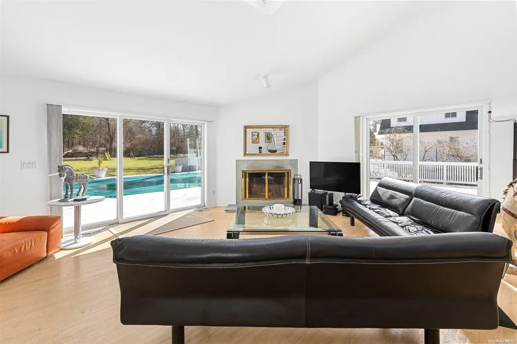 22 White Oak Lane Southampton NY 11968