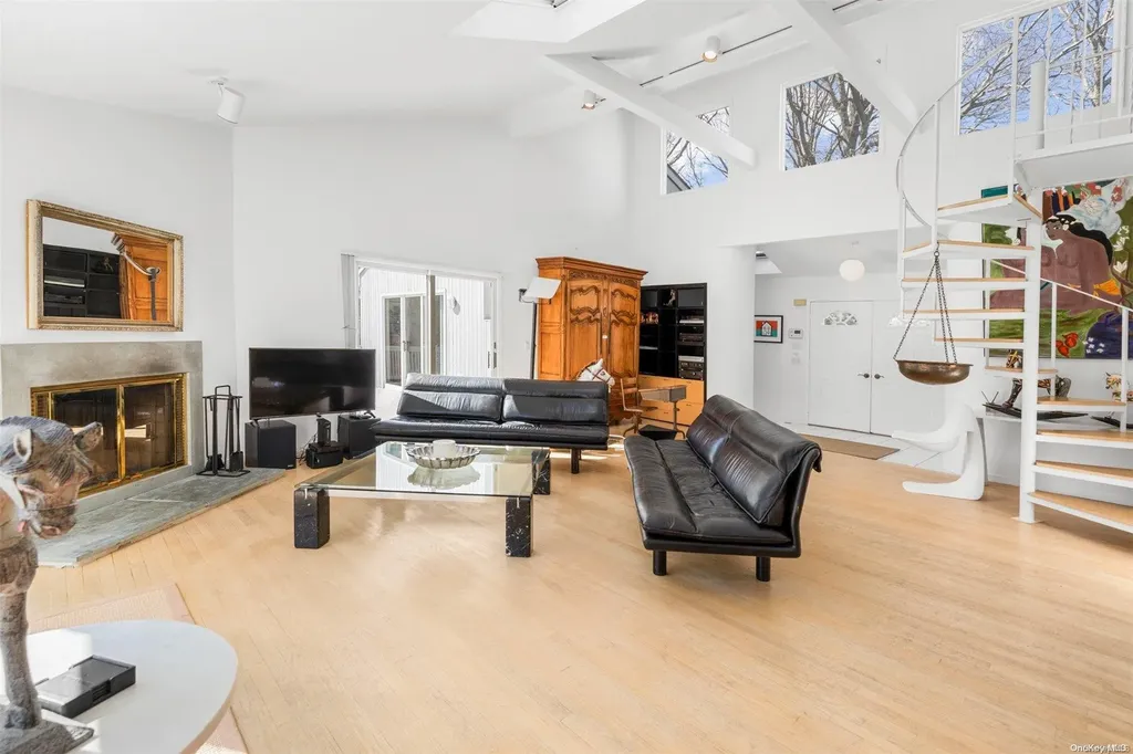 22 White Oak Lane Southampton NY 11968