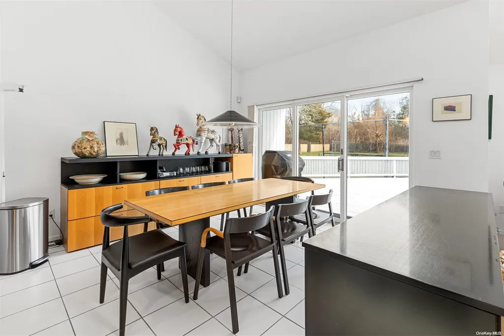 22 White Oak Lane Southampton NY 11968