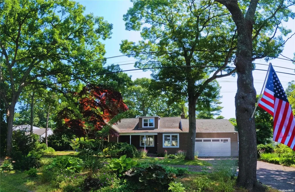 554 Ackerson Boulevard Brightwaters NY 11718