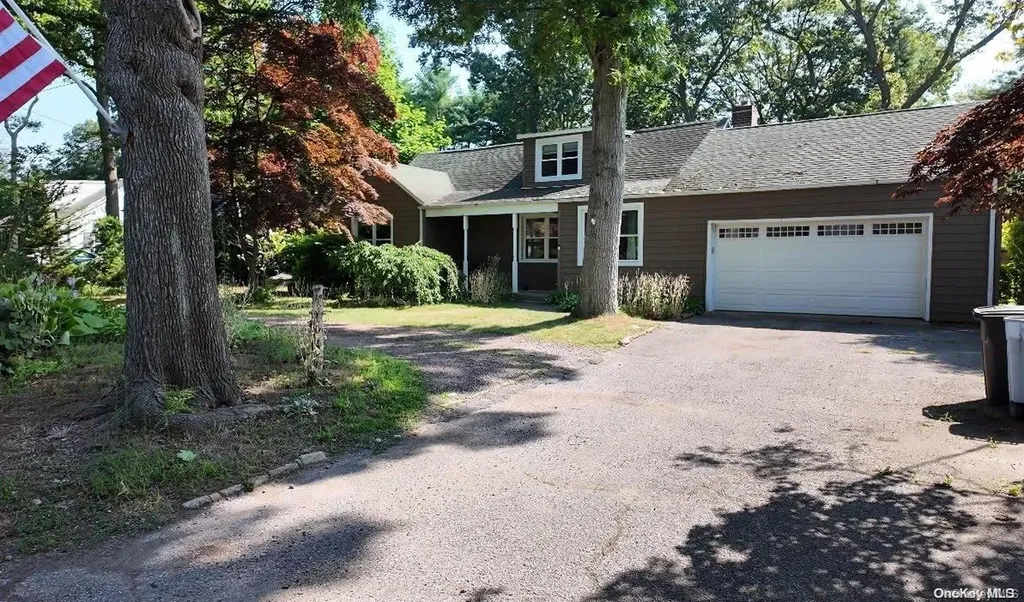 554 Ackerson Boulevard Brightwaters NY 11718