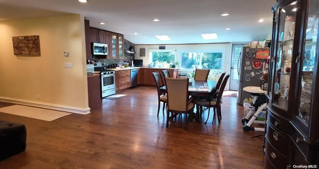 554 Ackerson Boulevard Brightwaters NY 11718