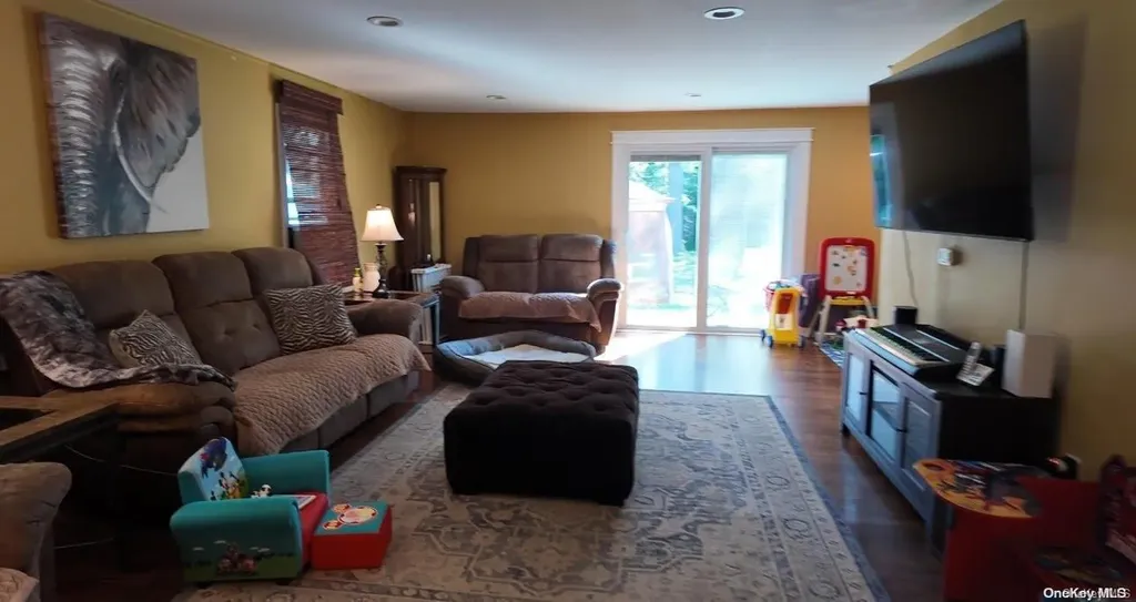 554 Ackerson Boulevard Brightwaters NY 11718