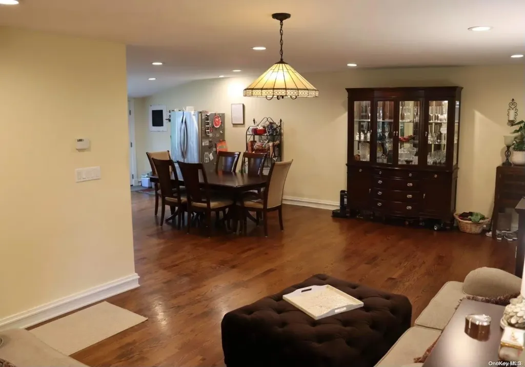 554 Ackerson Boulevard Brightwaters NY 11718