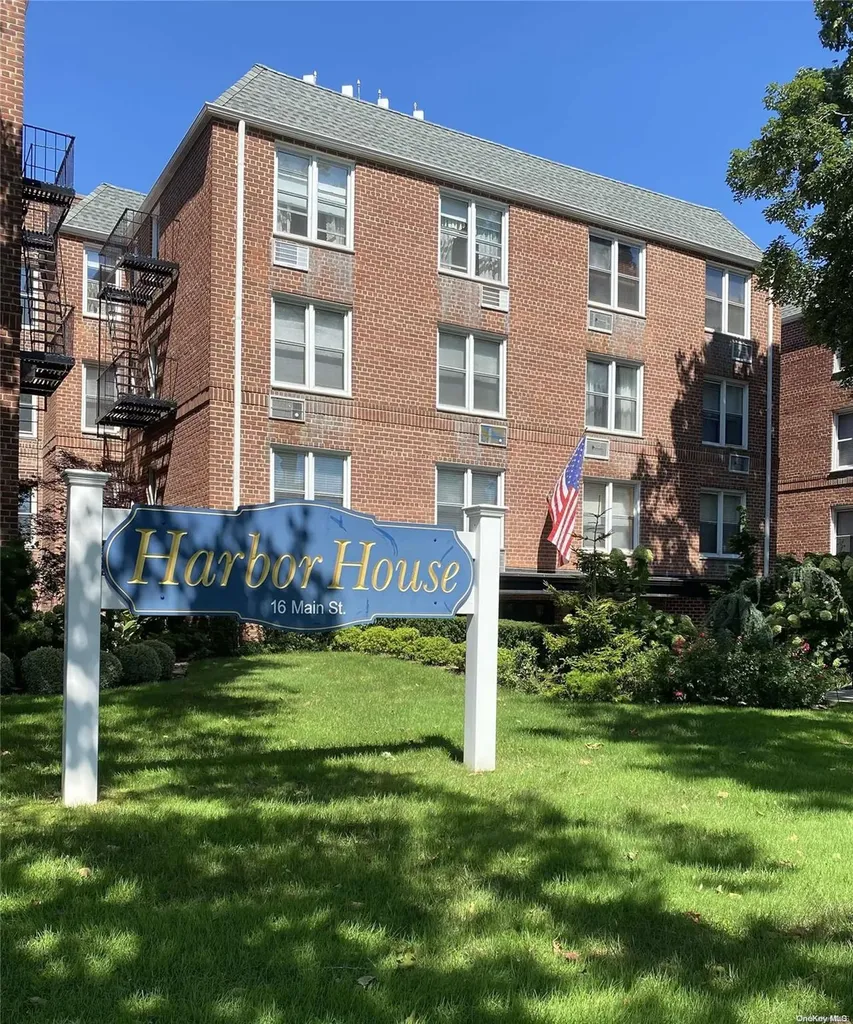 16 Main Street East Rockaway NY 11518