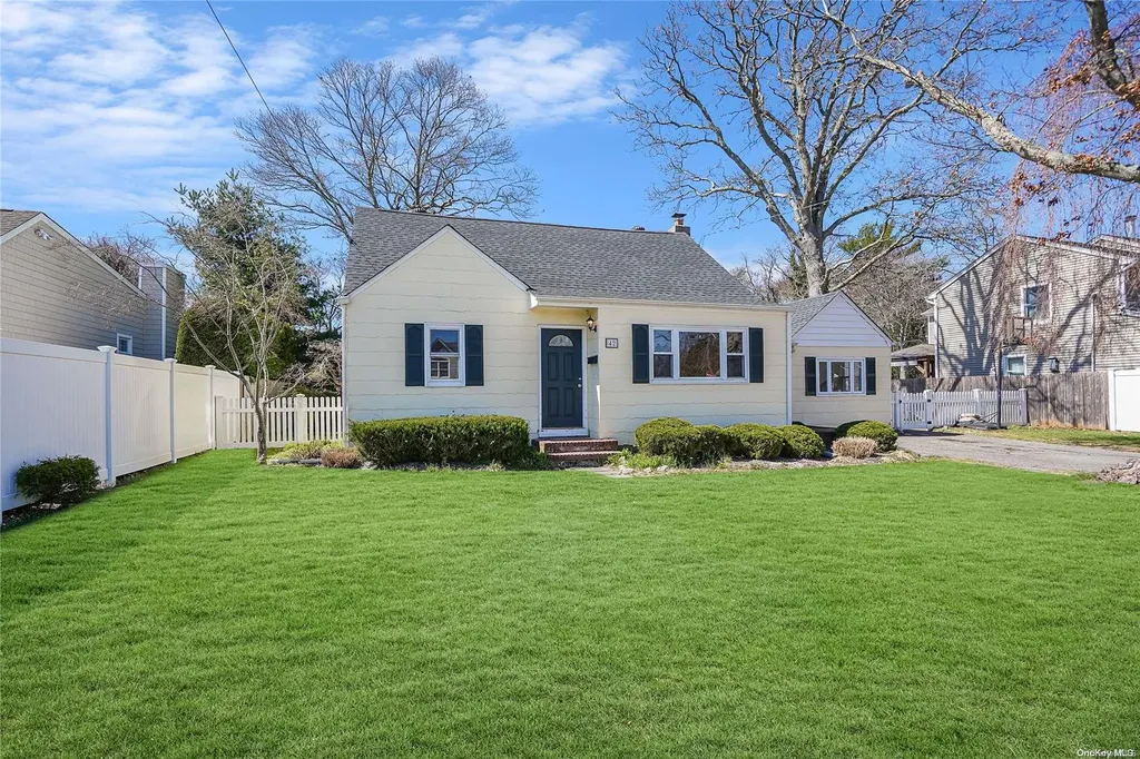 42 Gladstone Avenue West Islip NY 11795