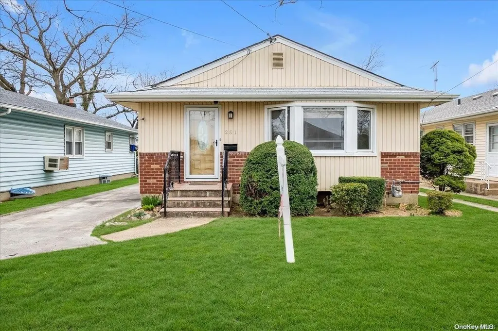 251 Marcus Avenue New Hyde Park NY 11040
