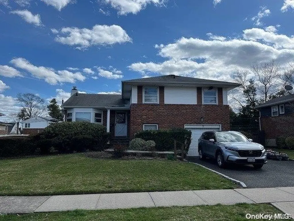 7 Maxine Avenue Plainview NY 11803