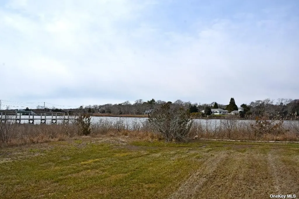 49 Old Main Road Quogue NY 11959