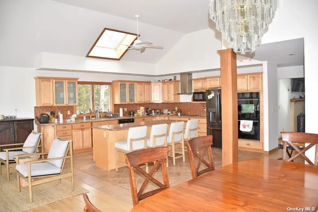 49 Old Main Road Quogue NY 11959
