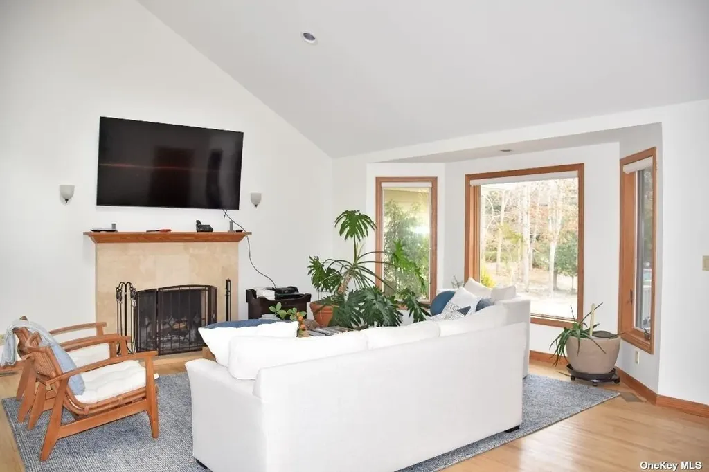 49 Old Main Road Quogue NY 11959