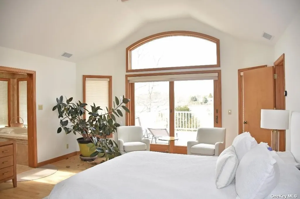 49 Old Main Road Quogue NY 11959