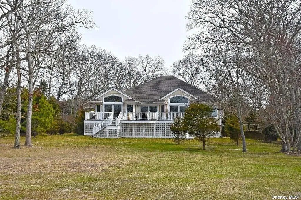 49 Old Main Road Quogue NY 11959