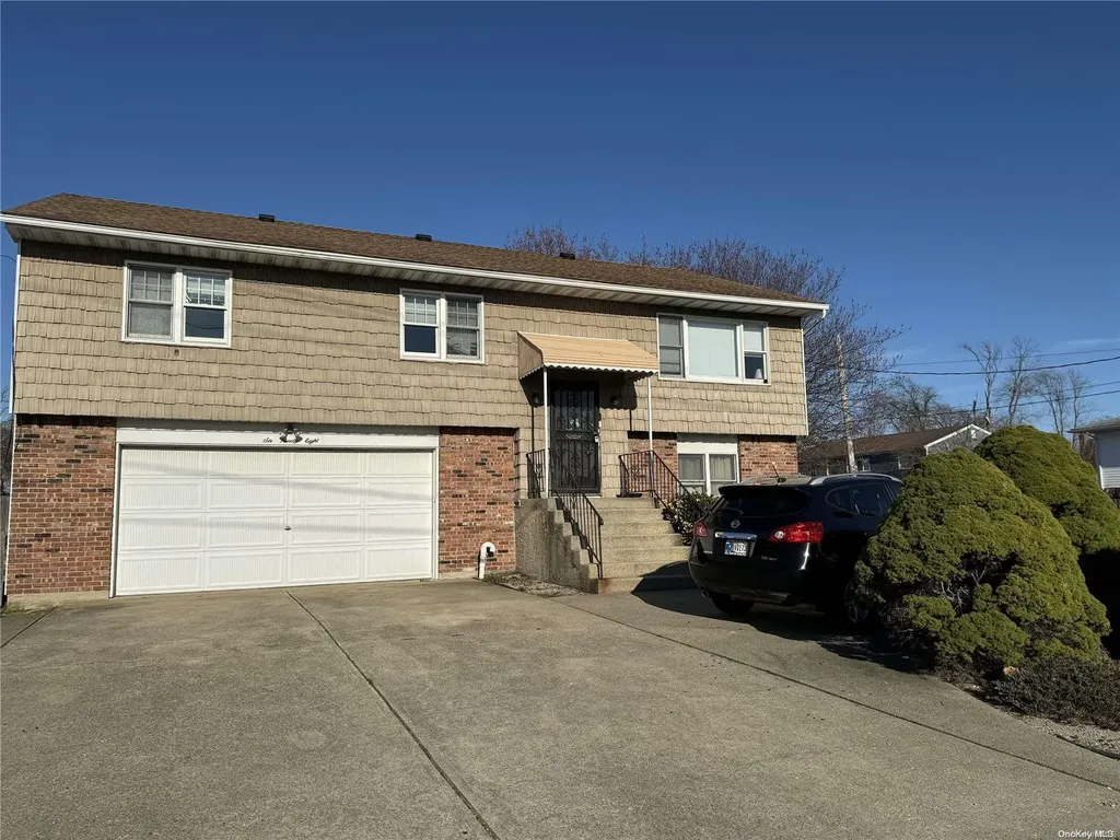 698 Shore Road Lindenhurst NY 11757