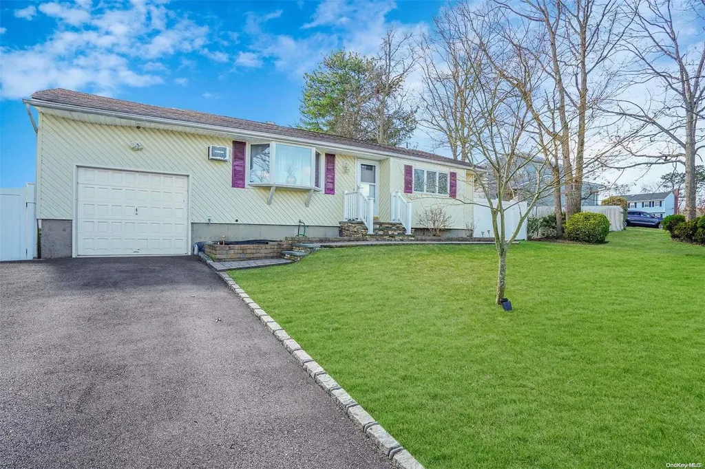 300 Nagle Lane Central Islip NY 11722