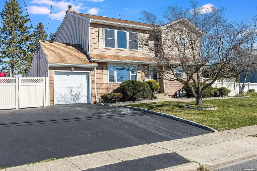 547 15th Street West Babylon NY 11704
