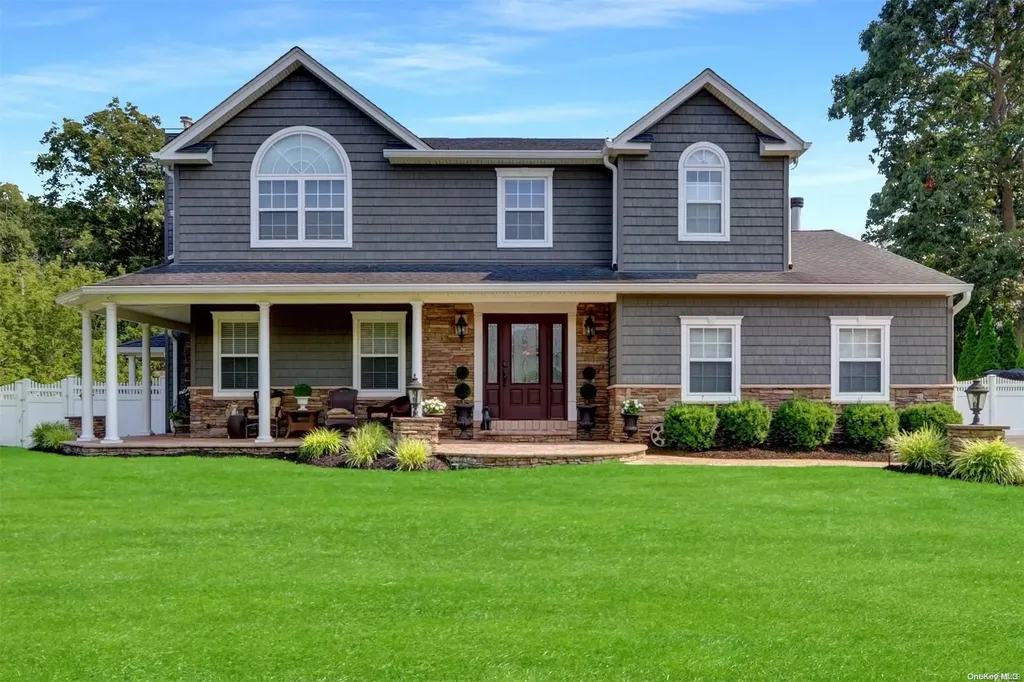 2 Sleepy Hollow Centereach NY 11720