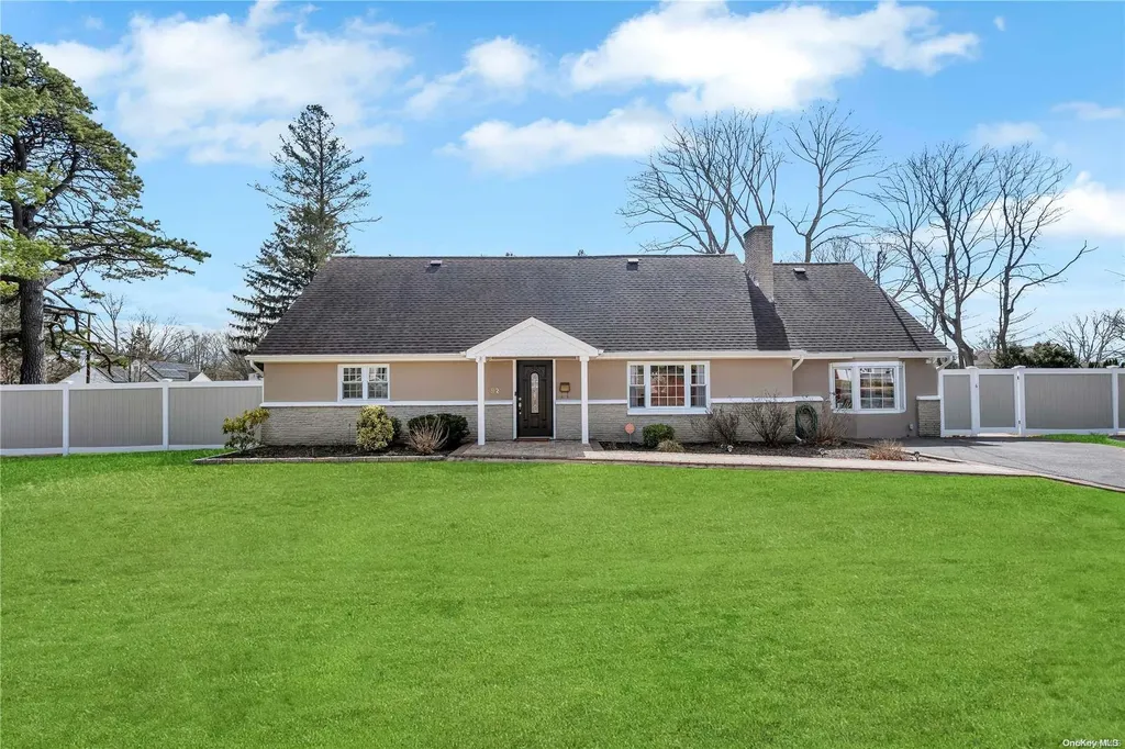 92 Huron Drive Bay Shore NY 11706