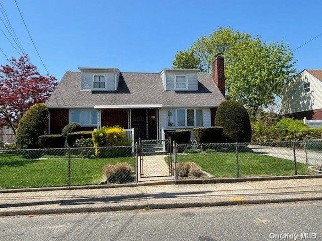 82 Elzey Avenue Elmont NY 11003