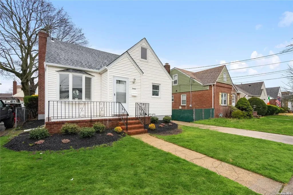 20 Stephen Avenue New Hyde Park NY 11040