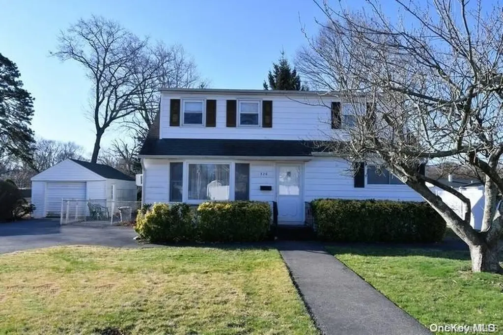 326 Delaware Avenue Bay Shore NY 11706