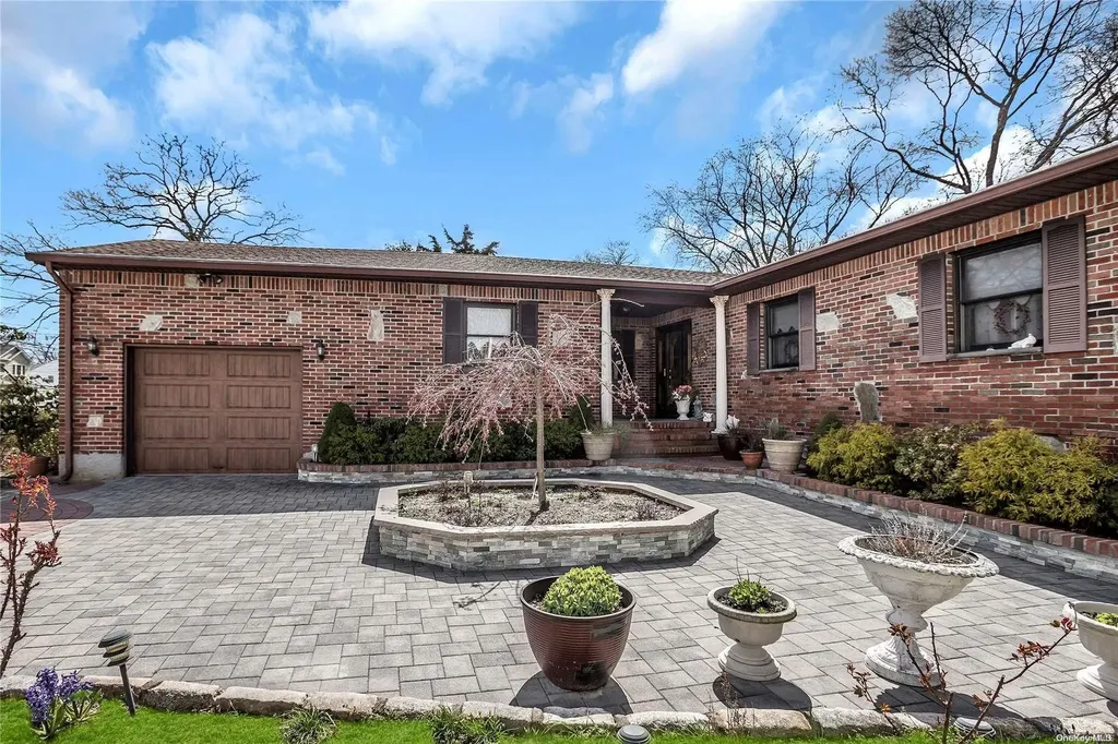 1246 Minerva Avenue West Islip NY 11795