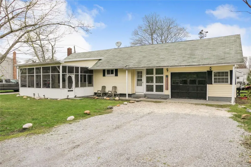 33 Astor Avenue Brookhaven NY 11719