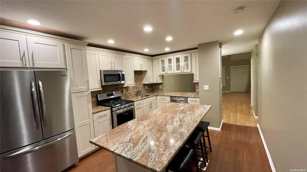 8 Springfield Circle Central Islip NY 11722