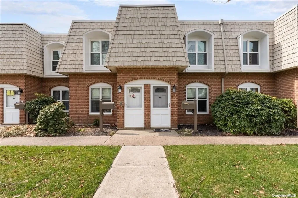 175 Main Avenue Wheatley Heights NY 11798