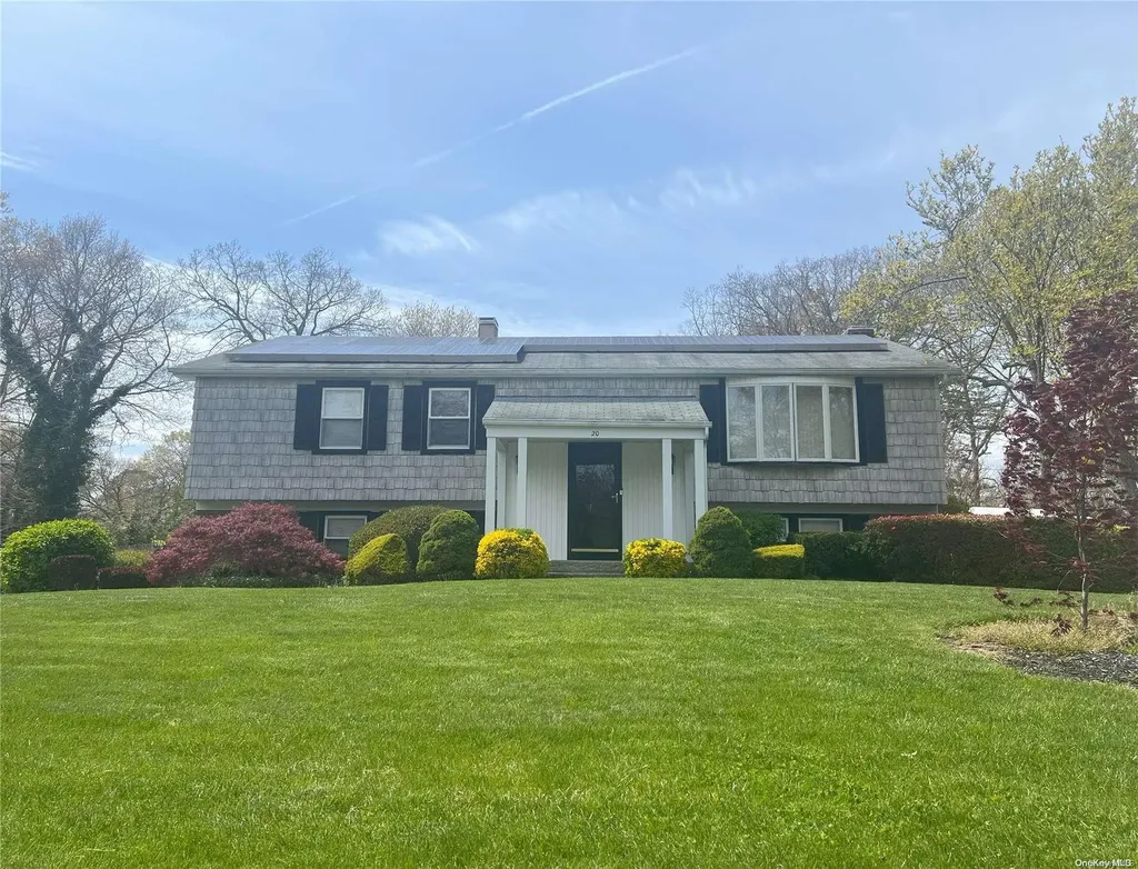 20 Pennaquid Road Coram NY 11727