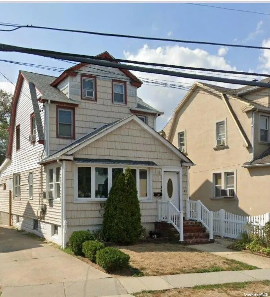 32 East Avenue Valley Stream NY 11580