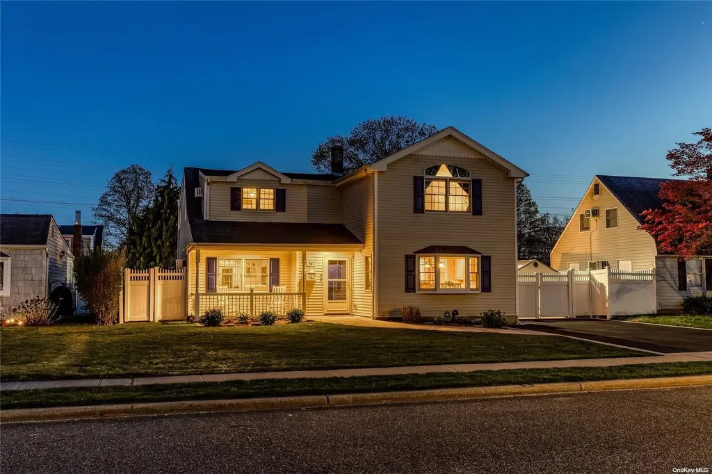 26 Clover Lane Levittown NY 11756