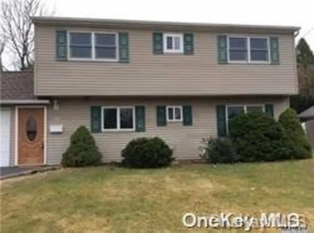 105 Hardy Lane Westbury NY 11590