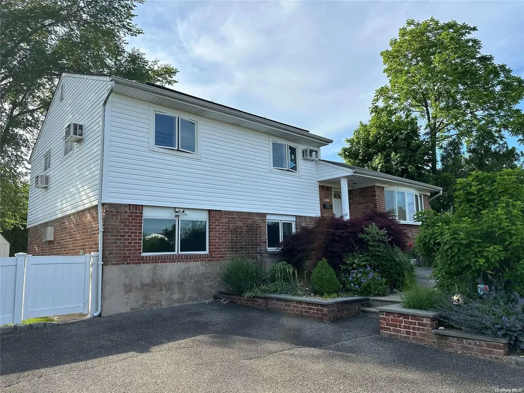 205 Floral Avenue Plainview NY 11803