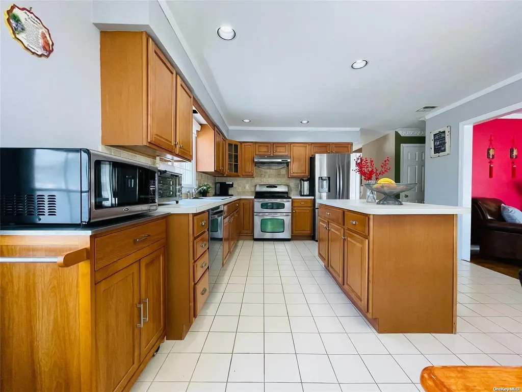 36 Whitney Avenue Syosset NY 11791
