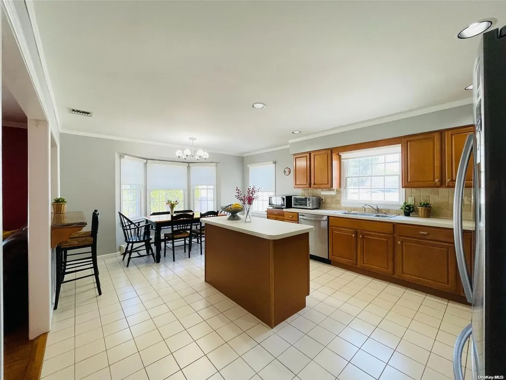 36 Whitney Avenue Syosset NY 11791