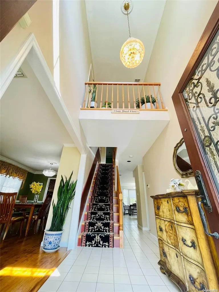36 Whitney Avenue Syosset NY 11791